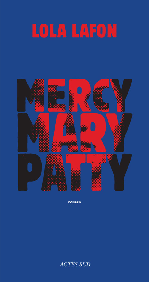 couverture du livre Mercy Mary Patty, bleu, le titre en transparence découvre le visage d'une femme